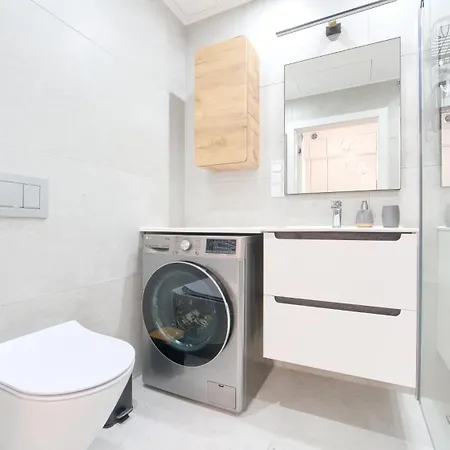 Shellter, Sun & Snow Lejlighed