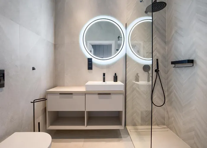 Shellter, Sun & Snow *